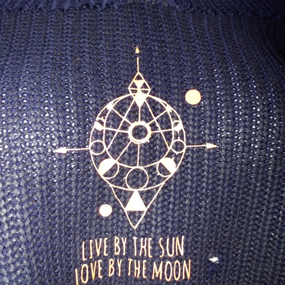 Distressed crop sweater - Picture 2 of 8